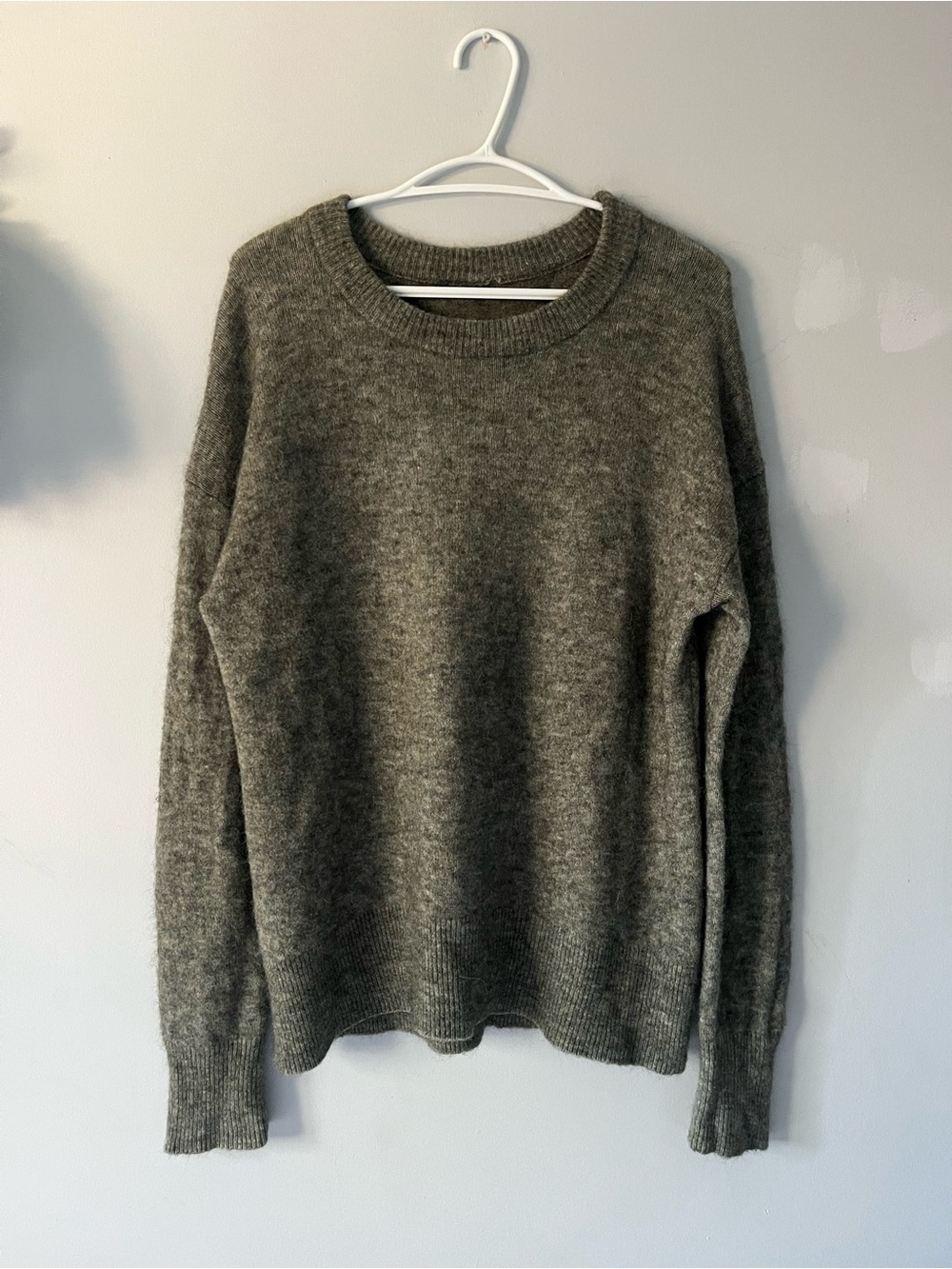 Babaton Women's alpaca wool blend lightweight fall crewneck Sweater in green